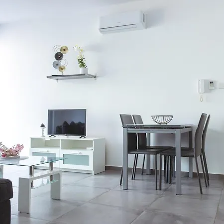Modern 1br In Strovolos, Nicosia Appartement